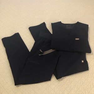 Figs 2 piece bundle. Catarina top and Yola Yoga bottom.